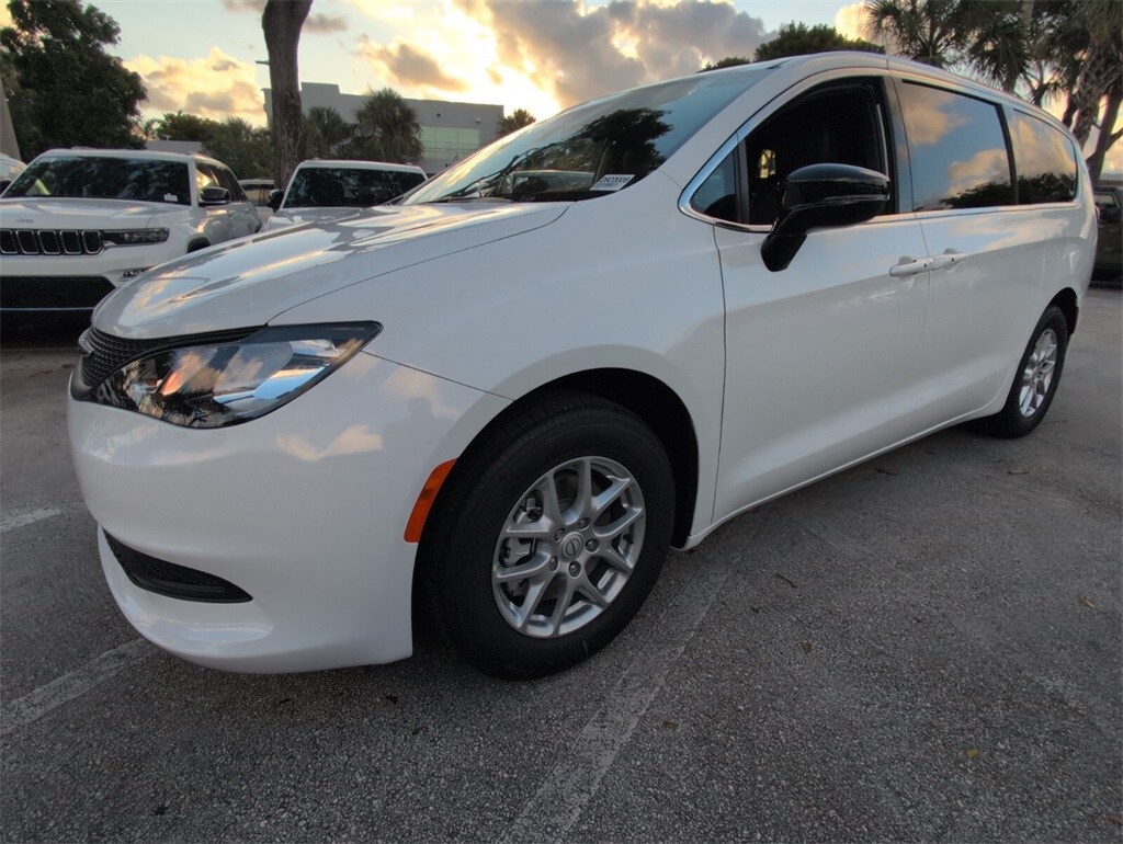 2026 Chrysler Voyager LX photo 2