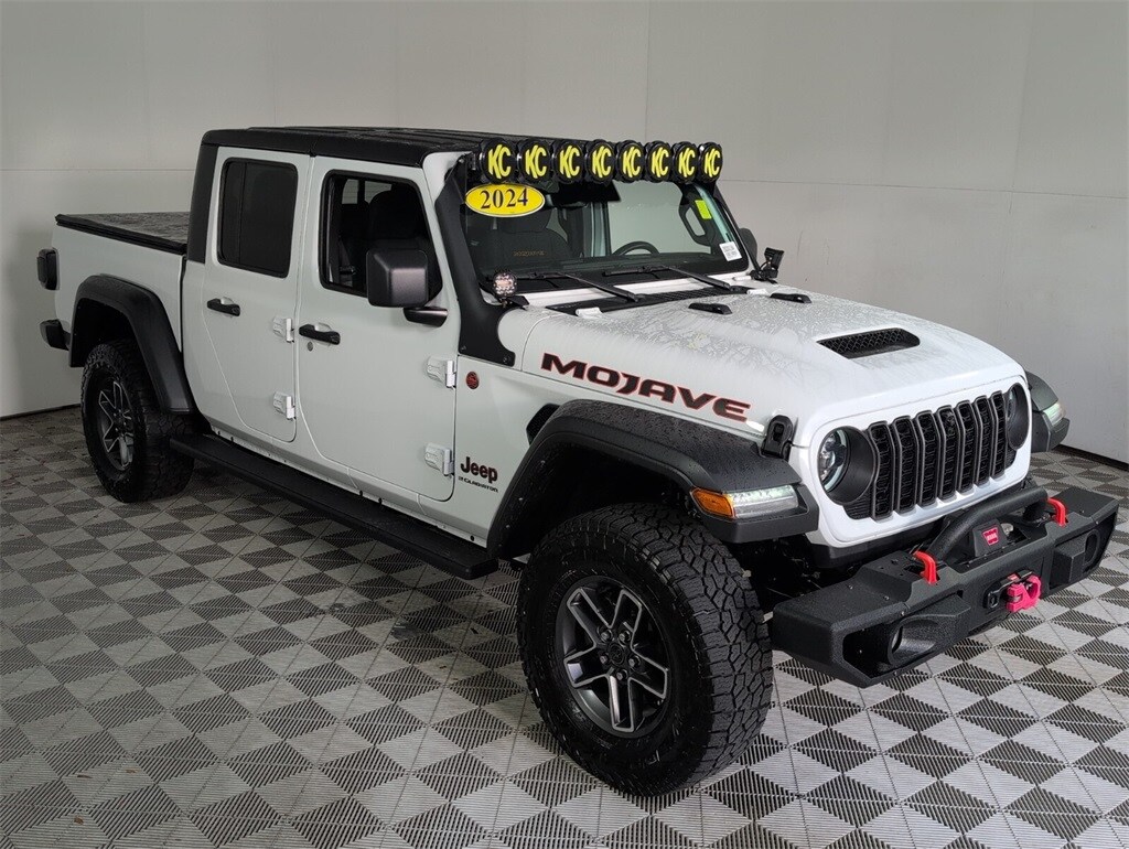 2024 Jeep Gladiator Mojave photo 2
