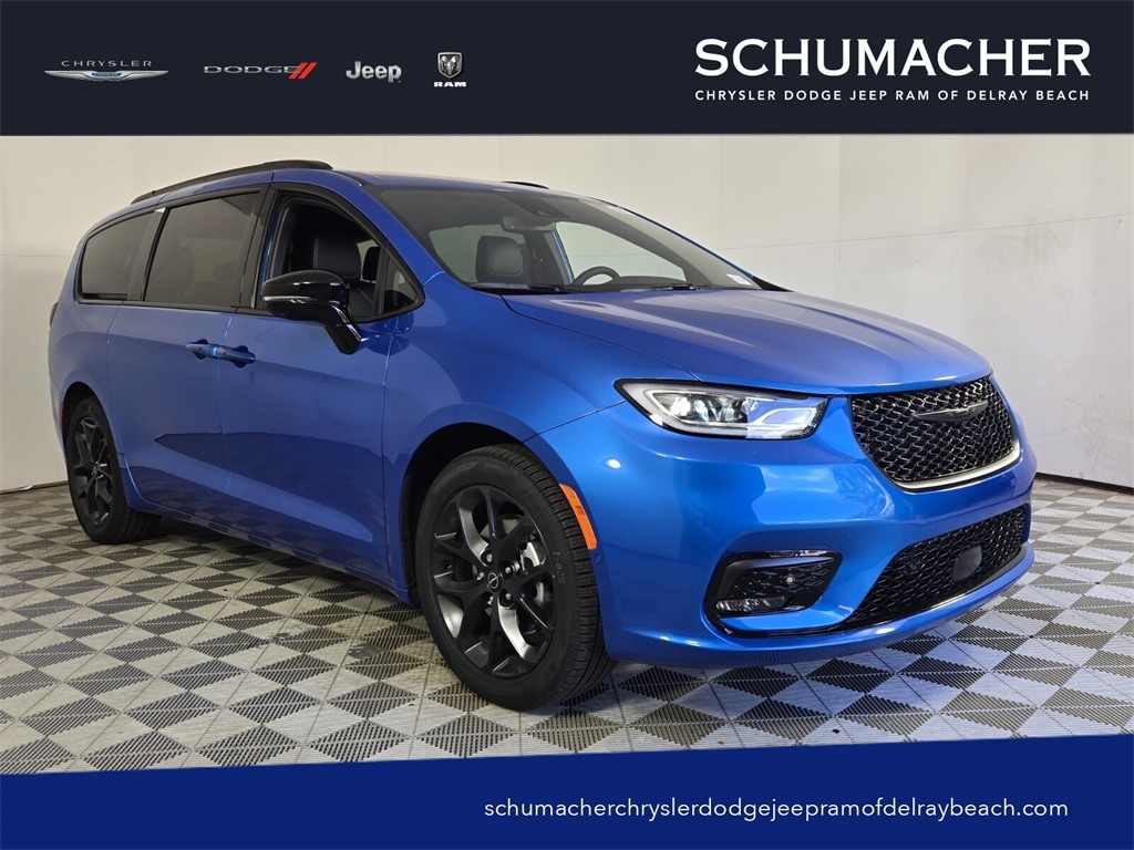 2026 Chrysler Pacifica Select's photo