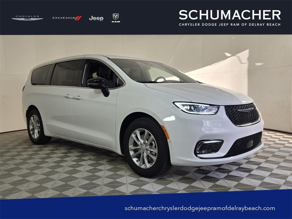 2026 Chrysler Pacifica Select's photo