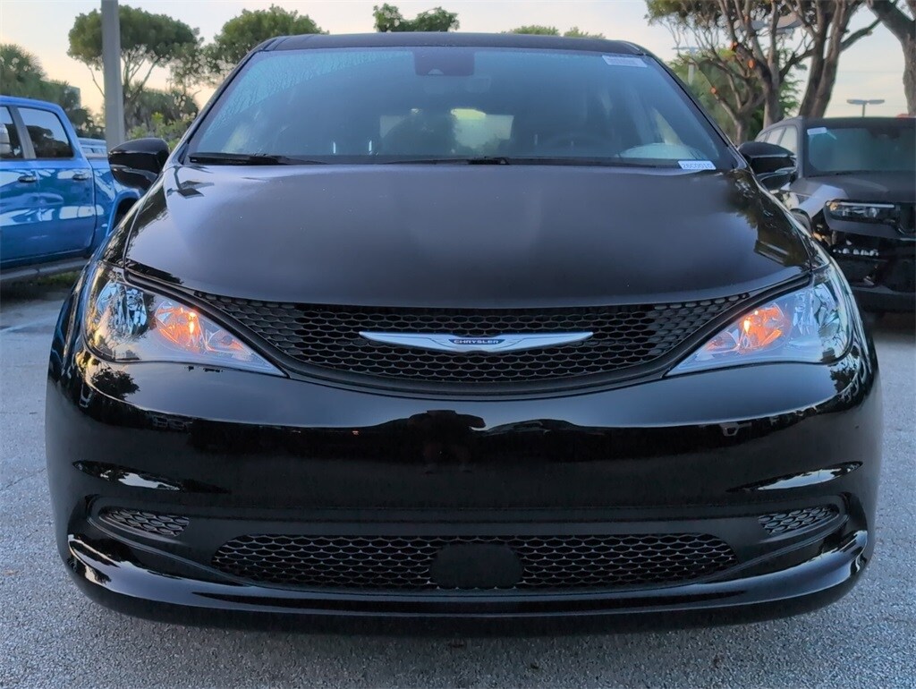 2026 Chrysler Voyager LX photo 3