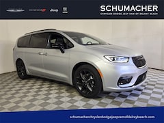 2026 Chrysler Pacifica Limited Passenger Van