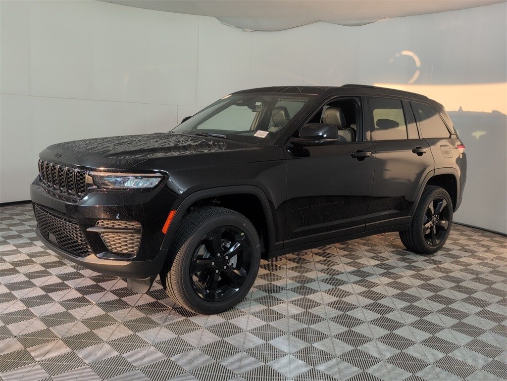 2025 Jeep Grand Cherokee Laredo Altitude photo 4