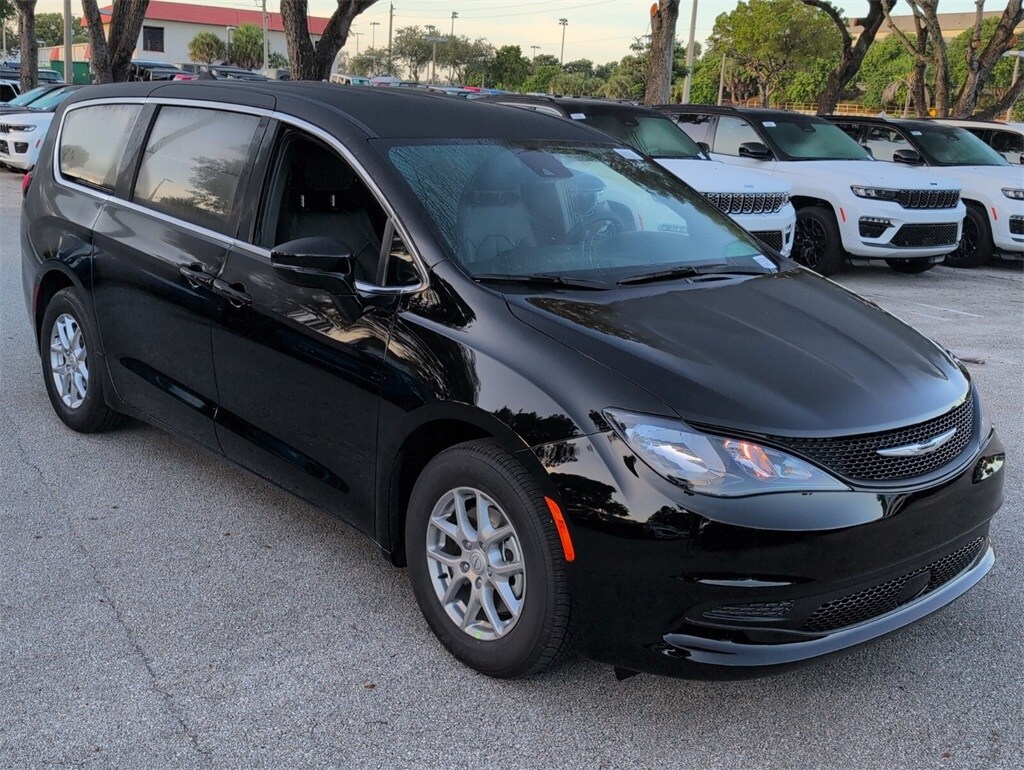 2026 Chrysler Voyager LX photo 2