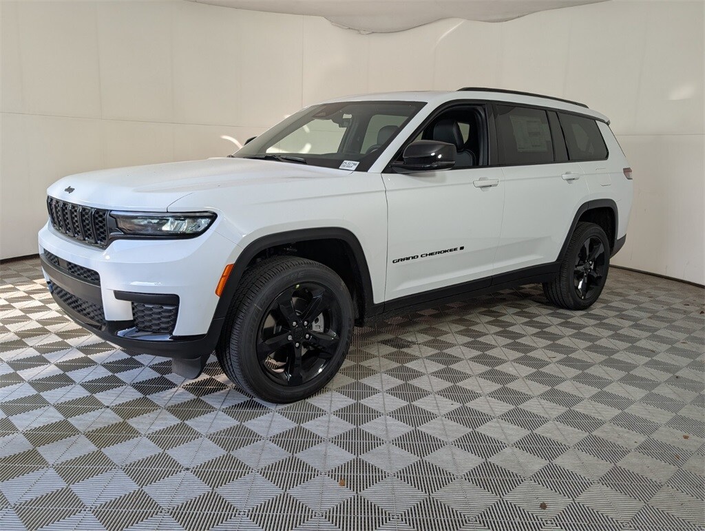 2025 Jeep Grand Cherokee Laredo Altitude photo 4