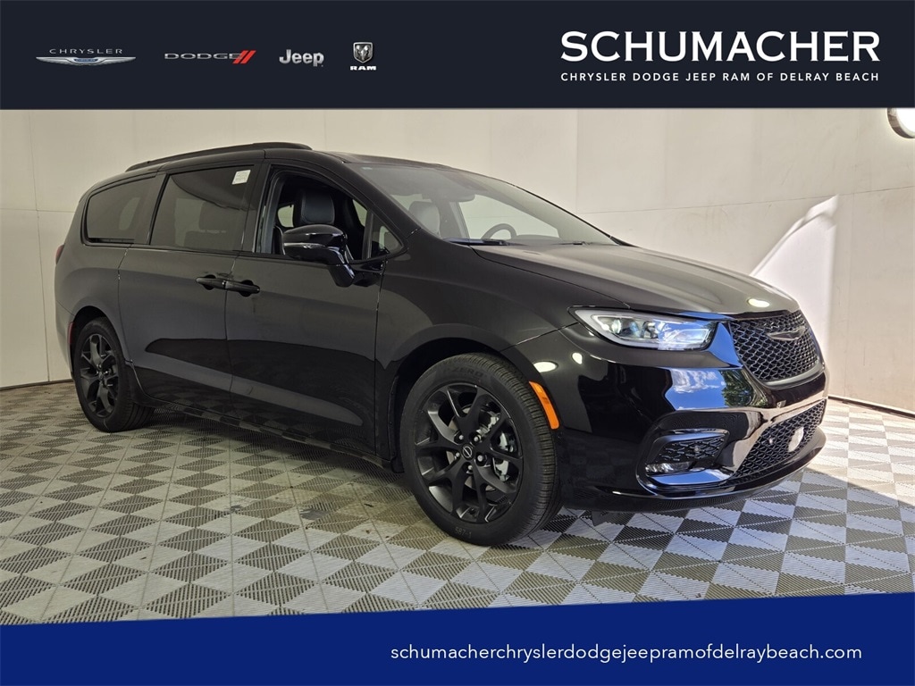 2026 Chrysler Pacifica Limited's photo