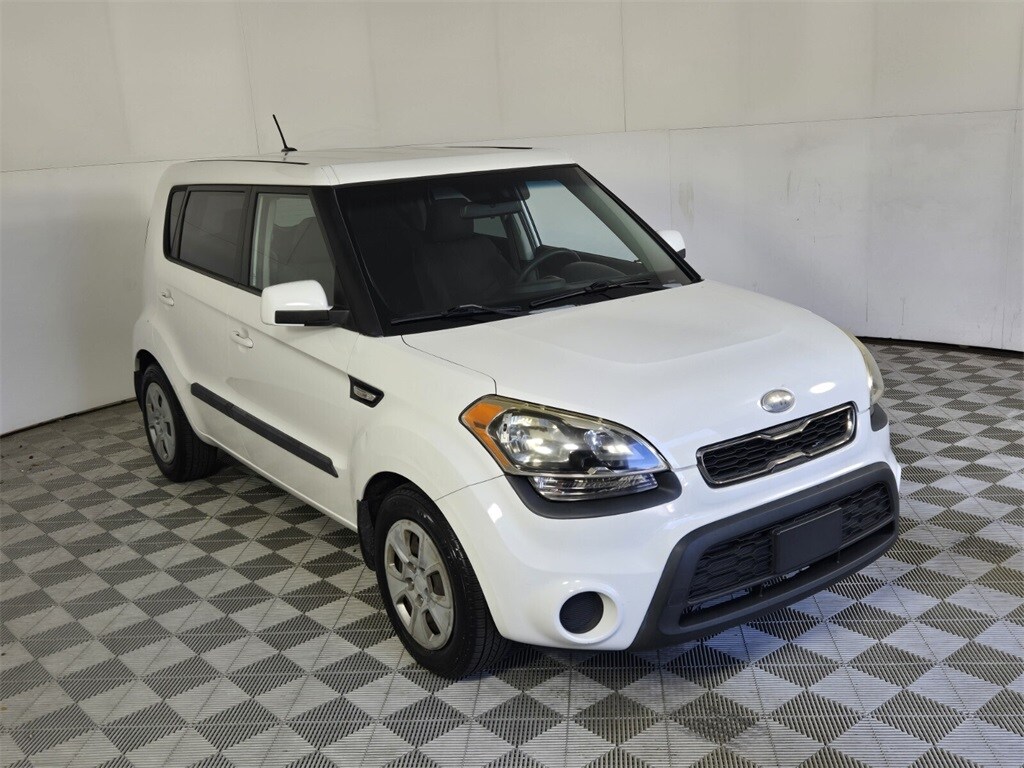 Used 2013 Kia Soul Base Hatchback