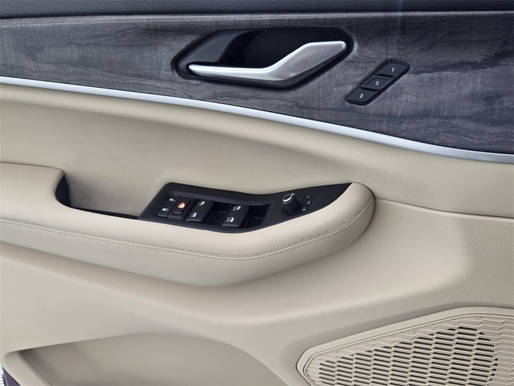 2023 Jeep Grand Cherokee Limited photo 3