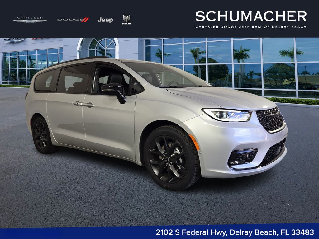 2026 Chrysler Pacifica Passenger Van 
