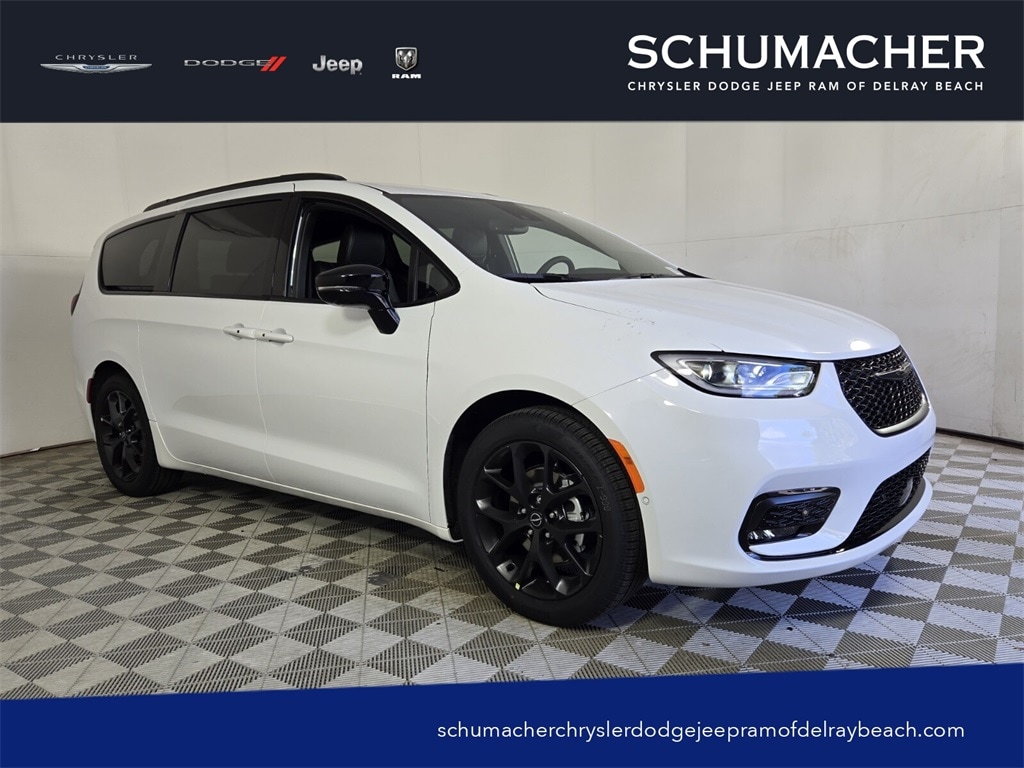 2026 Chrysler Pacifica Select's photo