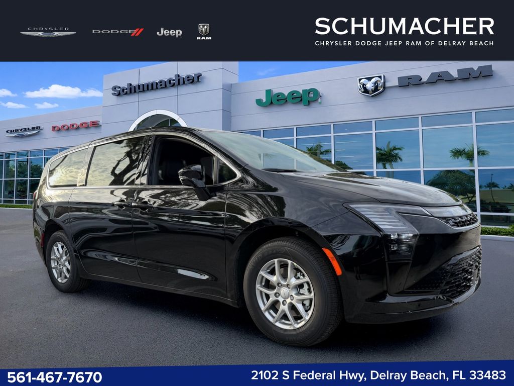 2027 Chrysler Pacifica Select's photo