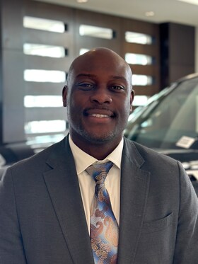 Staff member Sony Pierre from ID_9e9083
