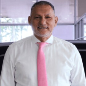 Staff member Alexander Mulan from ID_018ec6