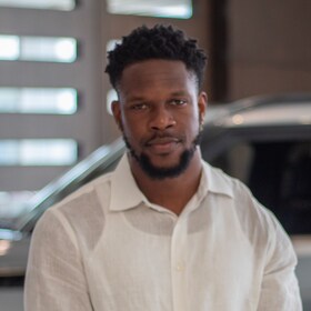 Staff member Job Baptiste from ID_9e9083