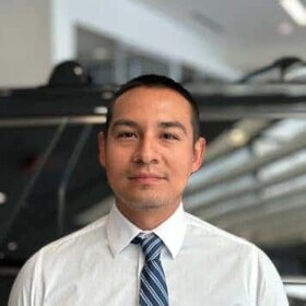 Staff member Bryan Alonso from ID_9e9083