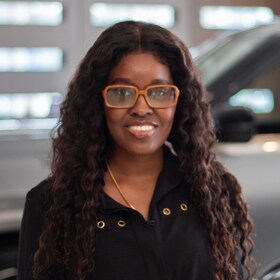 Staff member Holchiline Alcy from ID_9e9083