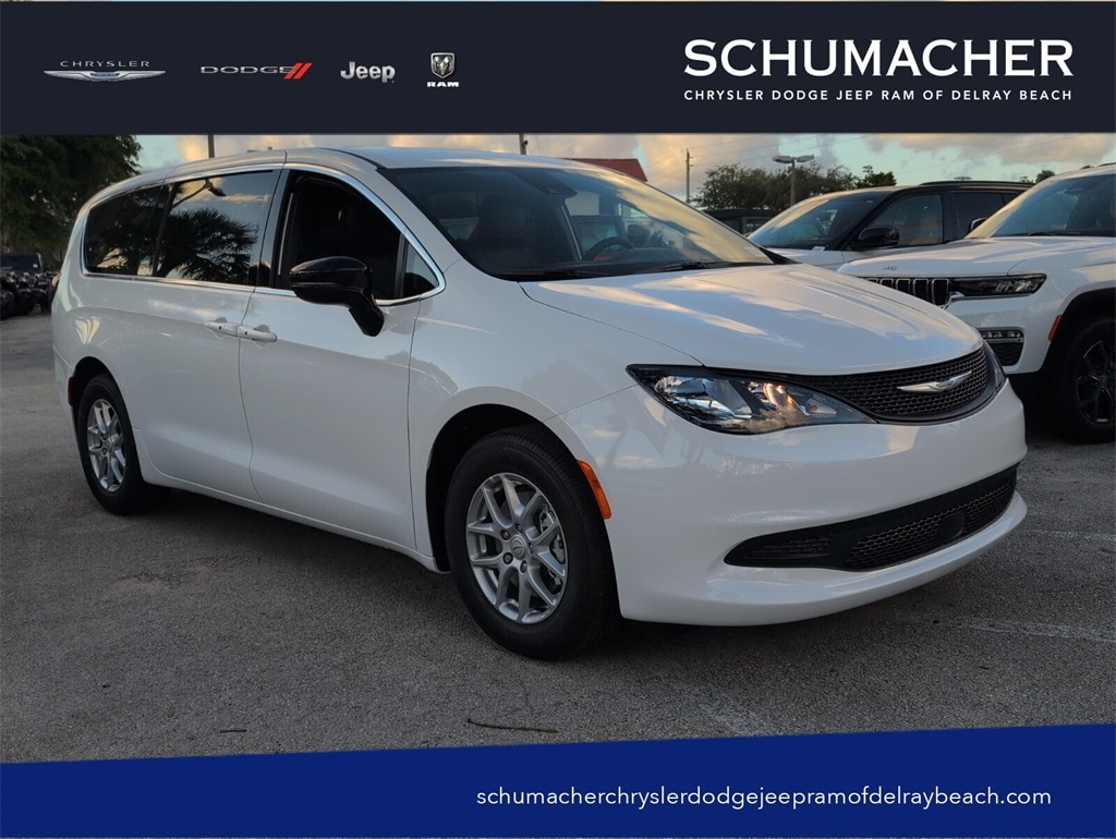 2026 Chrysler Voyager LX's photo