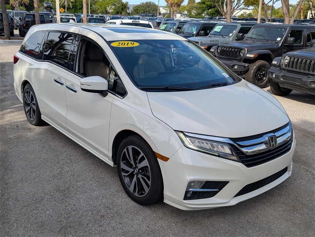 2019 Honda Odyssey Elite photo 2
