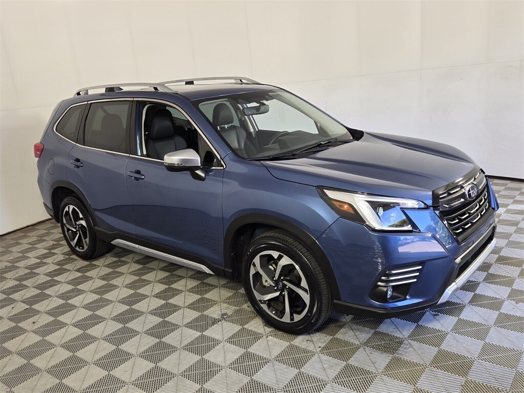 2023 Subaru Forester Touring photo 2