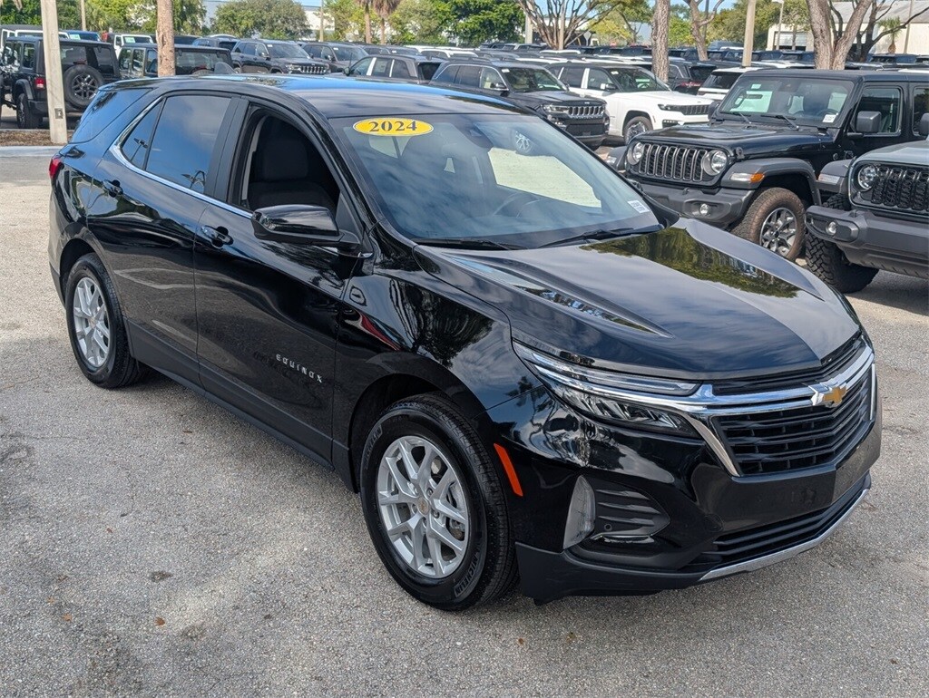 2024 Chevrolet Equinox LT photo 2