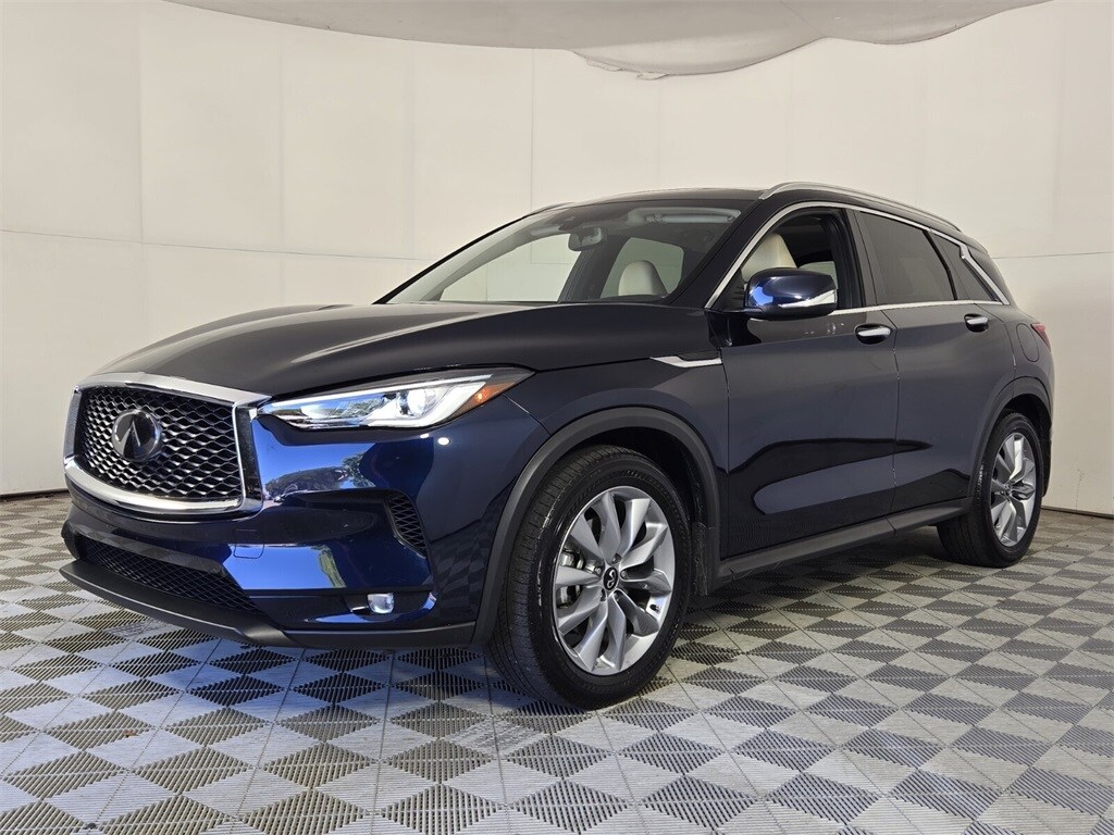 2022 Infiniti QX50 Luxe photo 2