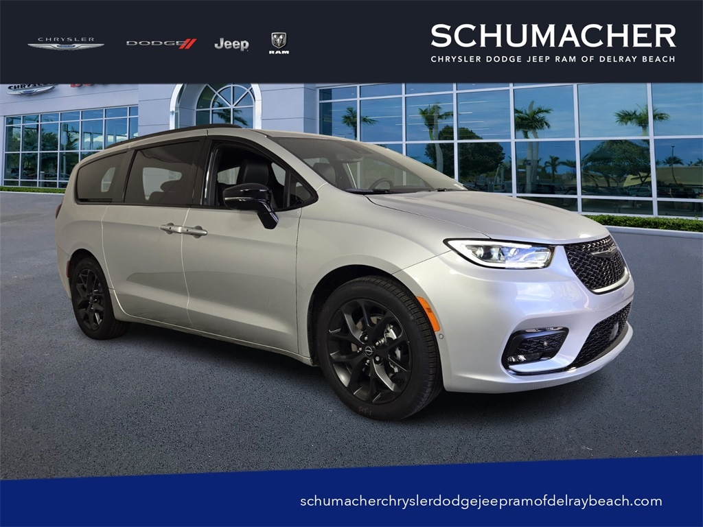 2026 Chrysler Pacifica Passenger Van 