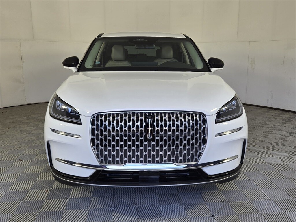 2023 Lincoln Corsair Standard photo 2