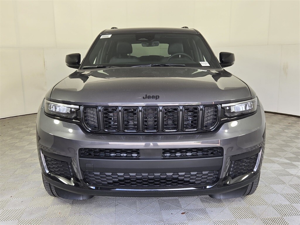 2025 Jeep Grand Cherokee Laredo Altitude photo 2