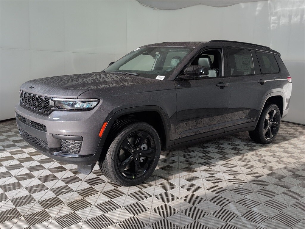 2025 Jeep Grand Cherokee Laredo Altitude photo 2