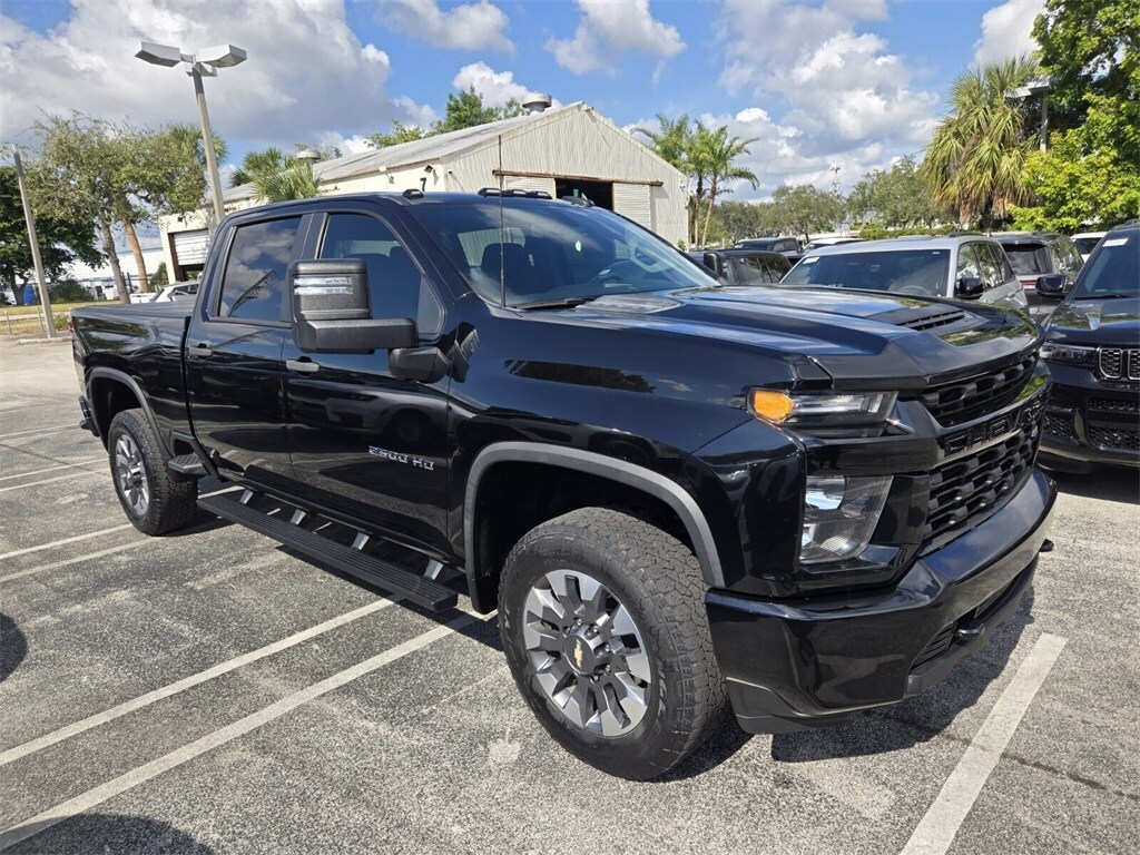 2021 Chevrolet Silverado 2500HD Custom photo 2
