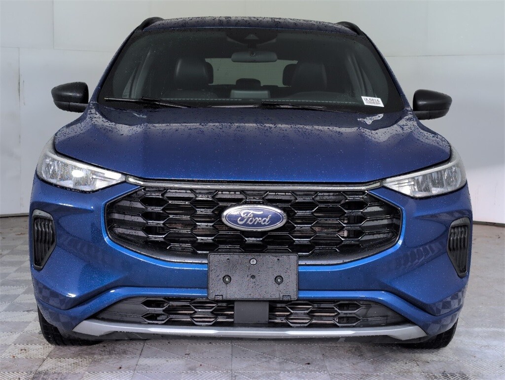 2023 Ford Escape ST-Line photo 2