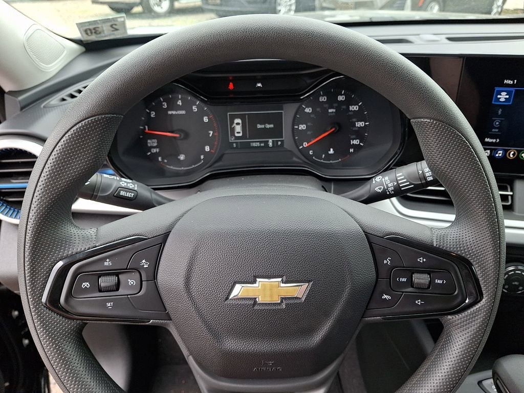 2025 Chevrolet Trax LS - Photo 18