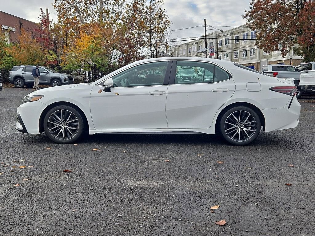 2023 Toyota Camry SE photo 4