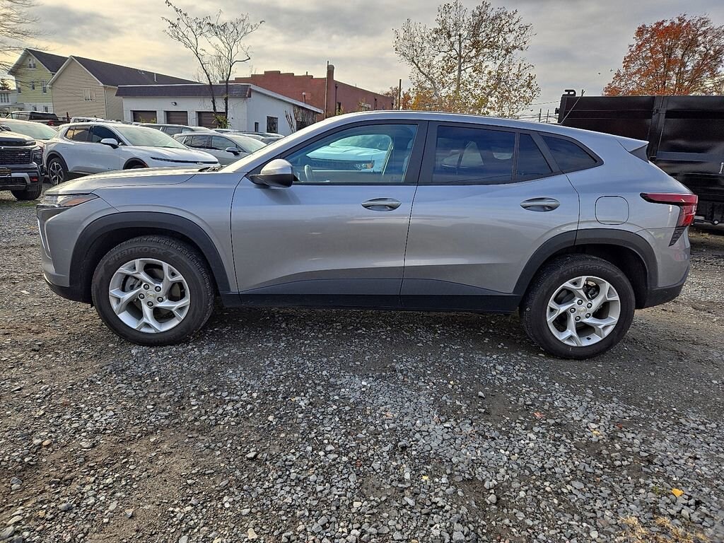 2024 Chevrolet Trax LS photo 4