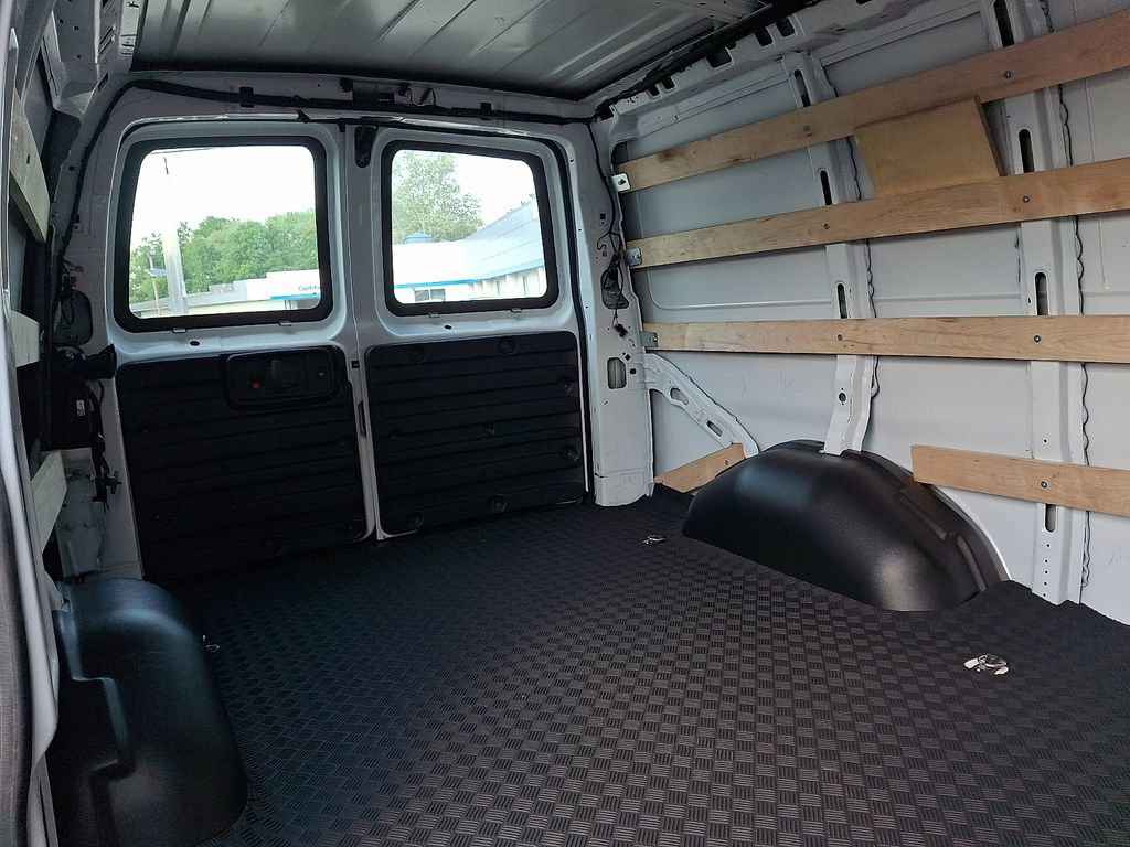 2025 Chevrolet Express Cargo Work Van - Photo 11