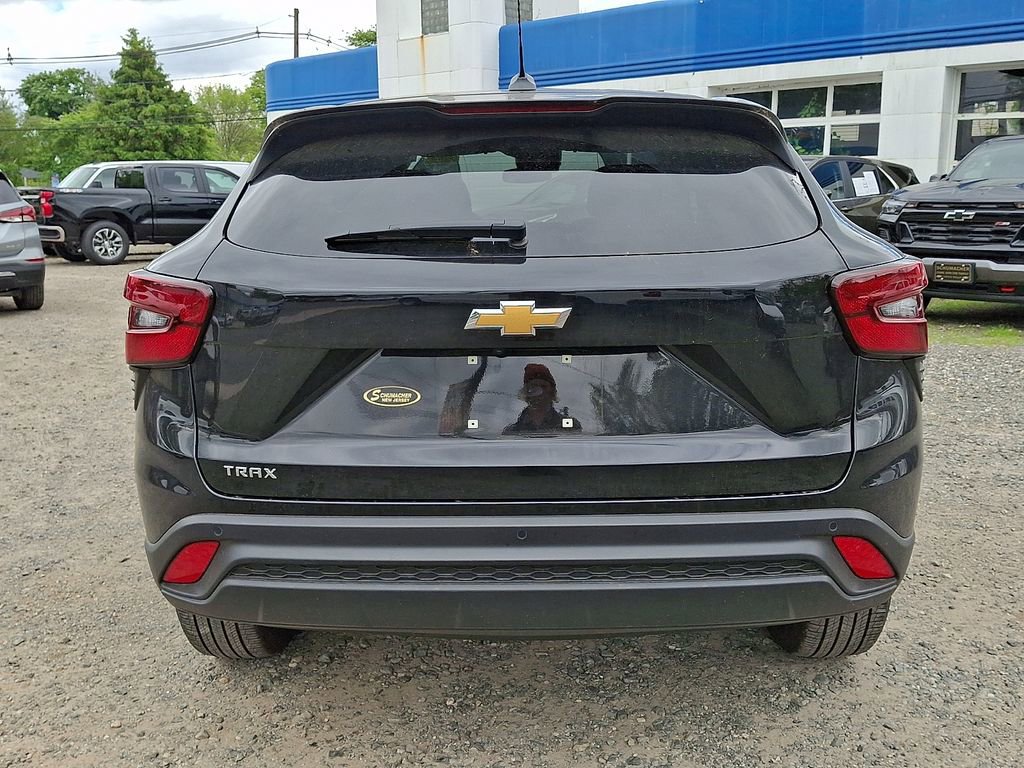 2025 Chevrolet Trax LS - Photo 7