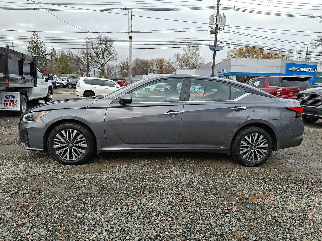 2024 Nissan Altima SV photo 4