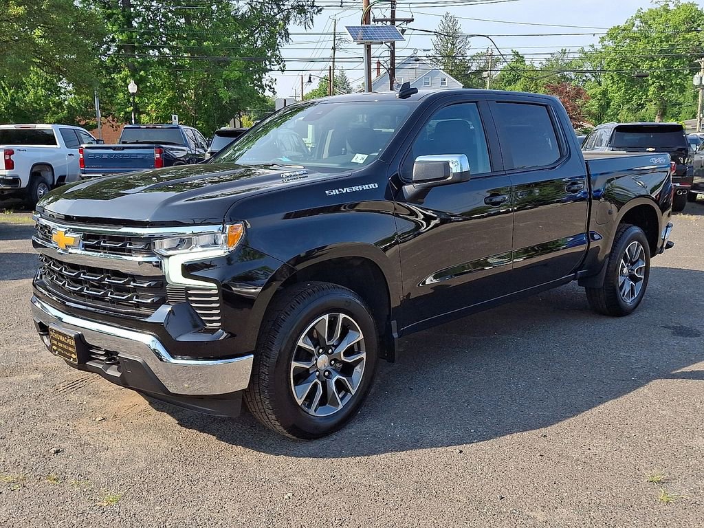 2025 Chevrolet Silverado 1500 LT photo 4