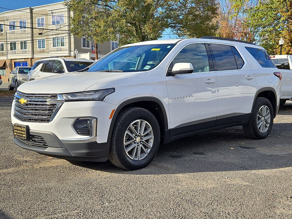 2023 Chevrolet Traverse Cloth photo 2