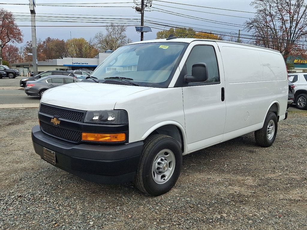 2025 Chevrolet Express 2500 Van Cargo photo 3