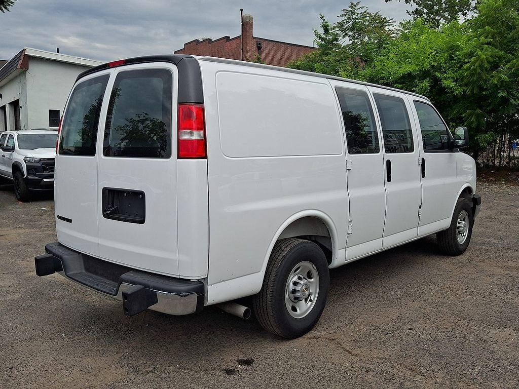 2025 Chevrolet Express Cargo Work Van - Photo 8