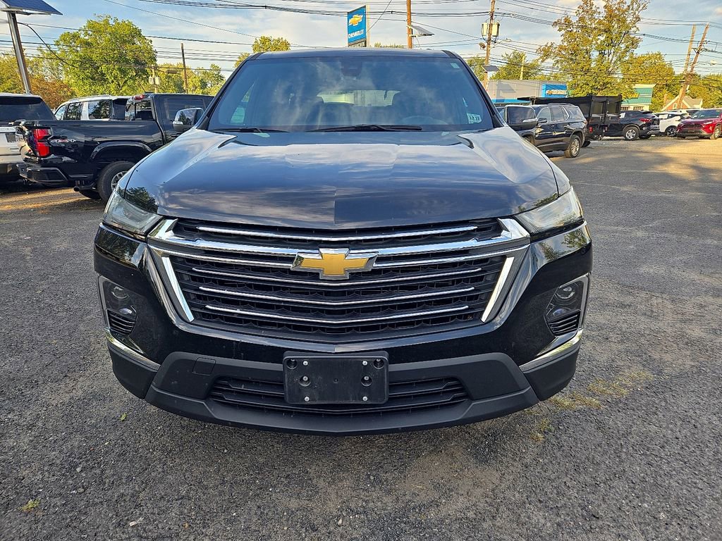 2023 Chevrolet Traverse Cloth photo 2