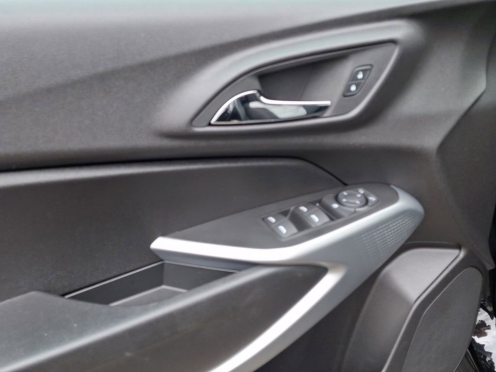 2025 Chevrolet Trax LS - Photo 12