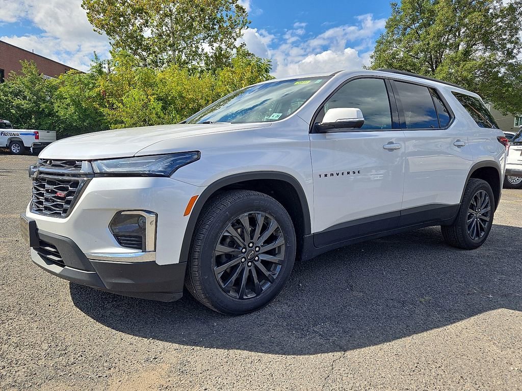 2023 Chevrolet Traverse RS photo 2