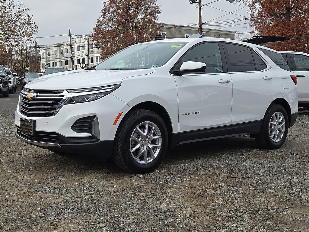 2023 Chevrolet Equinox LT photo 2