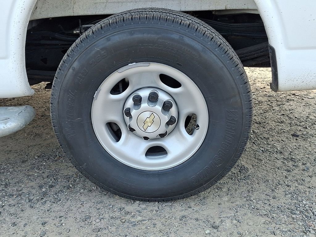 2025 Chevrolet Express Cargo Work Van - Photo 31