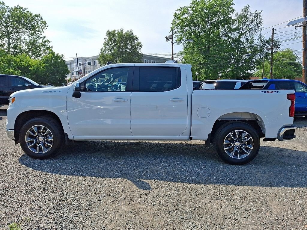 2025 Chevrolet Silverado 1500 LT photo 4