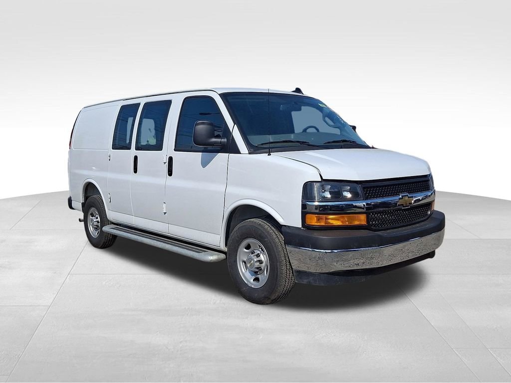 2025 Chevrolet Express 2500 Work Van HD's photo