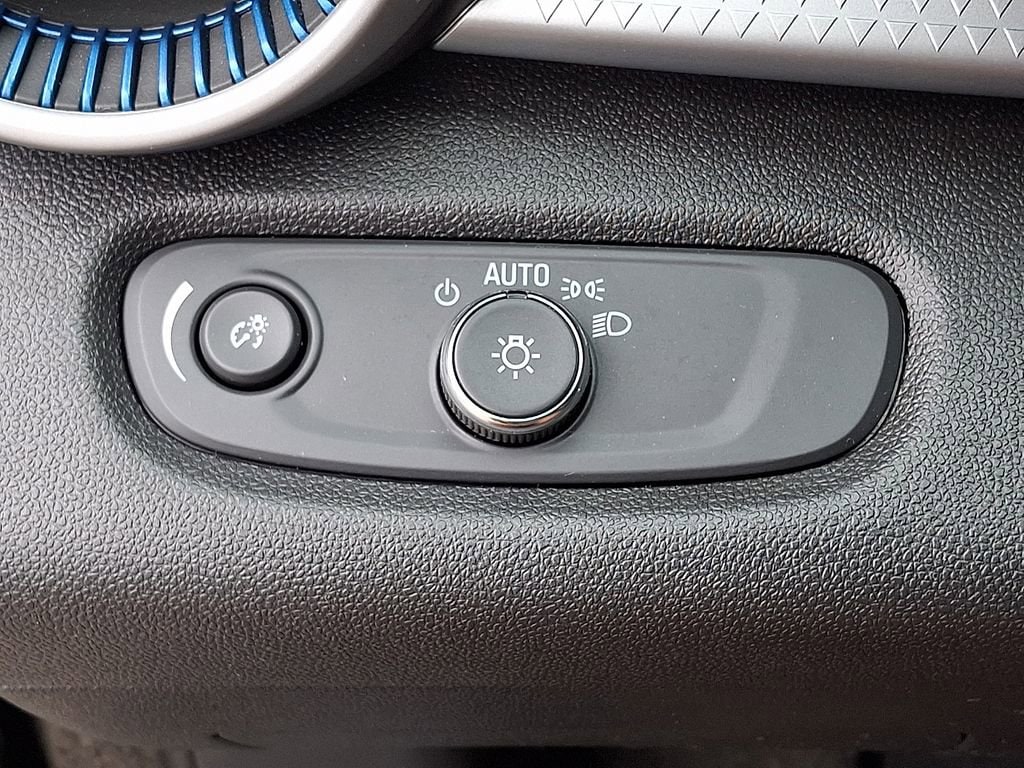 2025 Chevrolet Trax LS - Photo 25