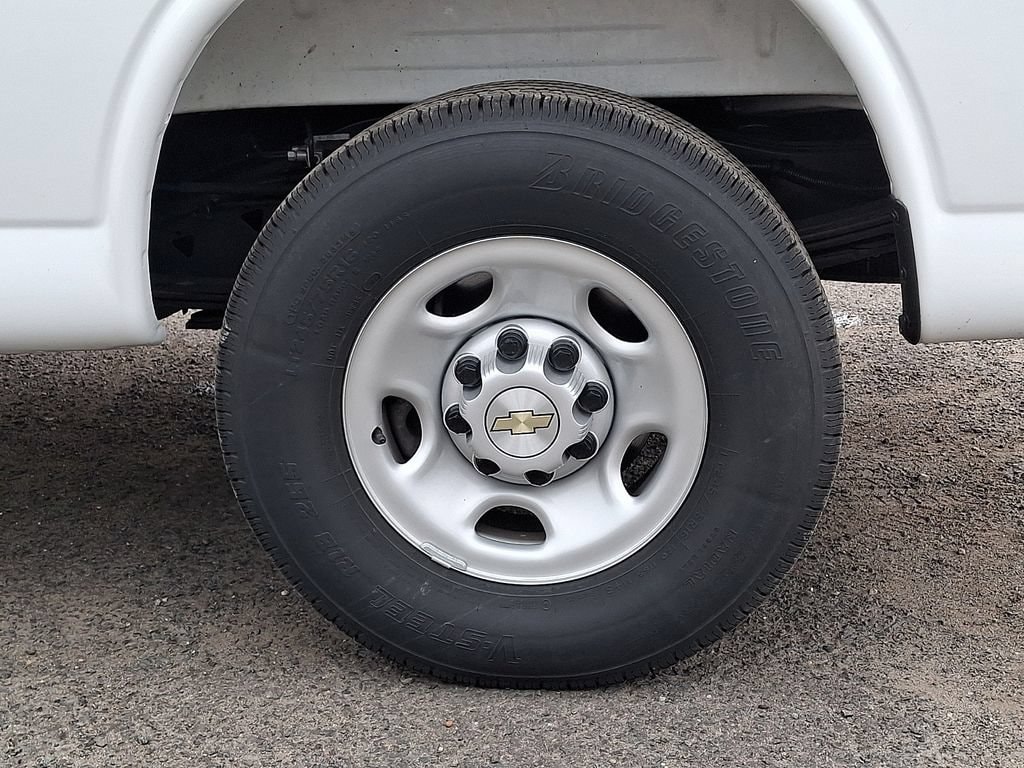 2025 Chevrolet Express Cargo Work Van - Photo 31